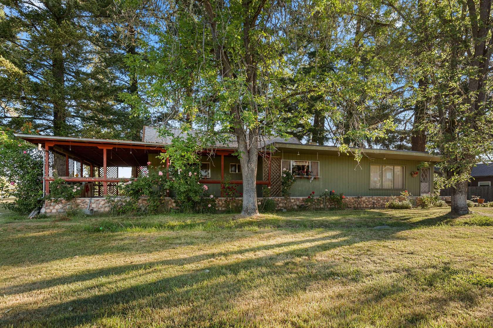 9.74 Acres of Land with Home for Sale in Grants Pass, Oregon