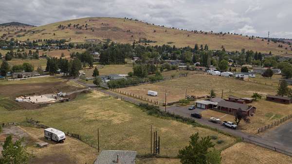 1 Acre of Residential Land for Sale in Klamath Falls, Oregon
