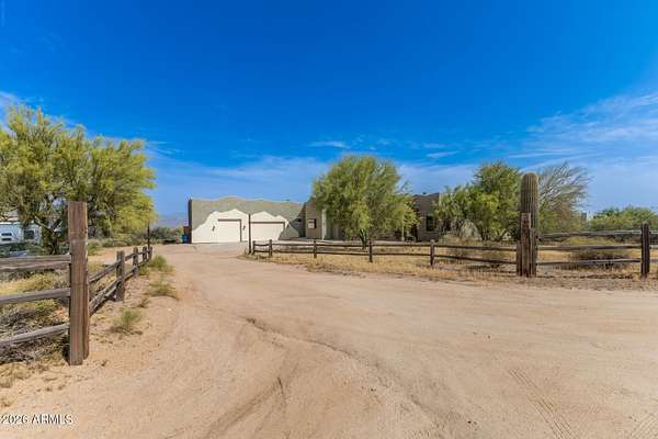 2.5 Acres of Land with Home for Sale in Scottsdale, Arizona