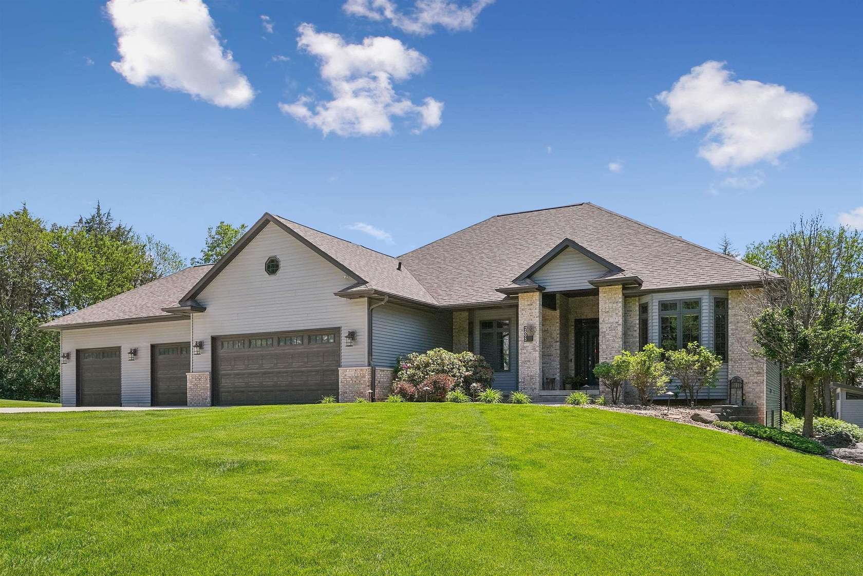6 Acres of Land with Home for Sale in Waverly, Iowa