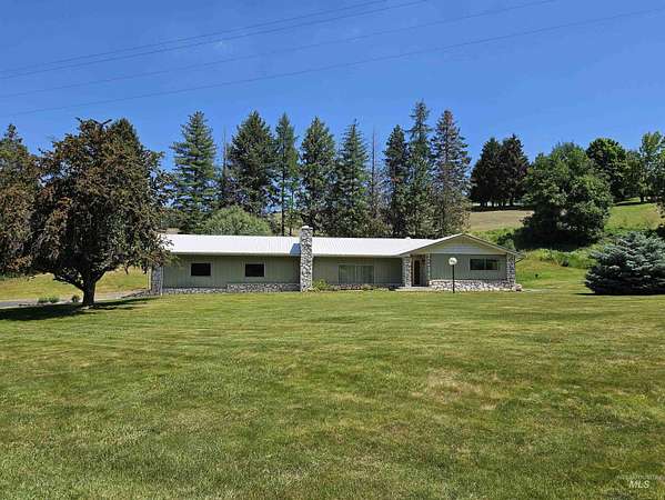 1.69 Acres of Land with Home for Sale in Culdesac, Idaho