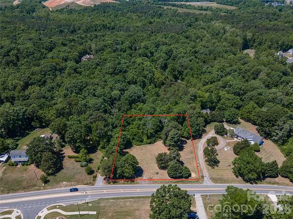 1 Acre of Residential Land for Sale in Huntersville, North Carolina