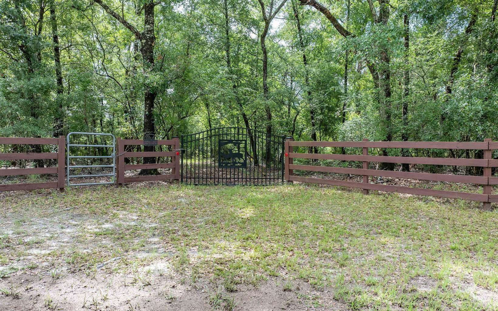 1.55 Acres of Residential Land for Sale in Live Oak, Florida