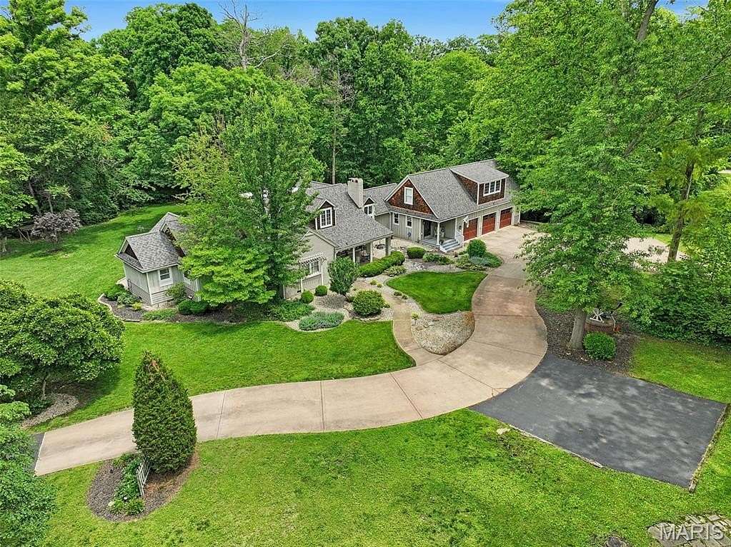 2.23 Acres of Land with Home for Sale in Edwardsville, Illinois