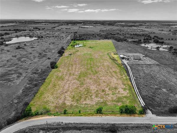 10 Acres of Land for Sale in Buckholts, Texas