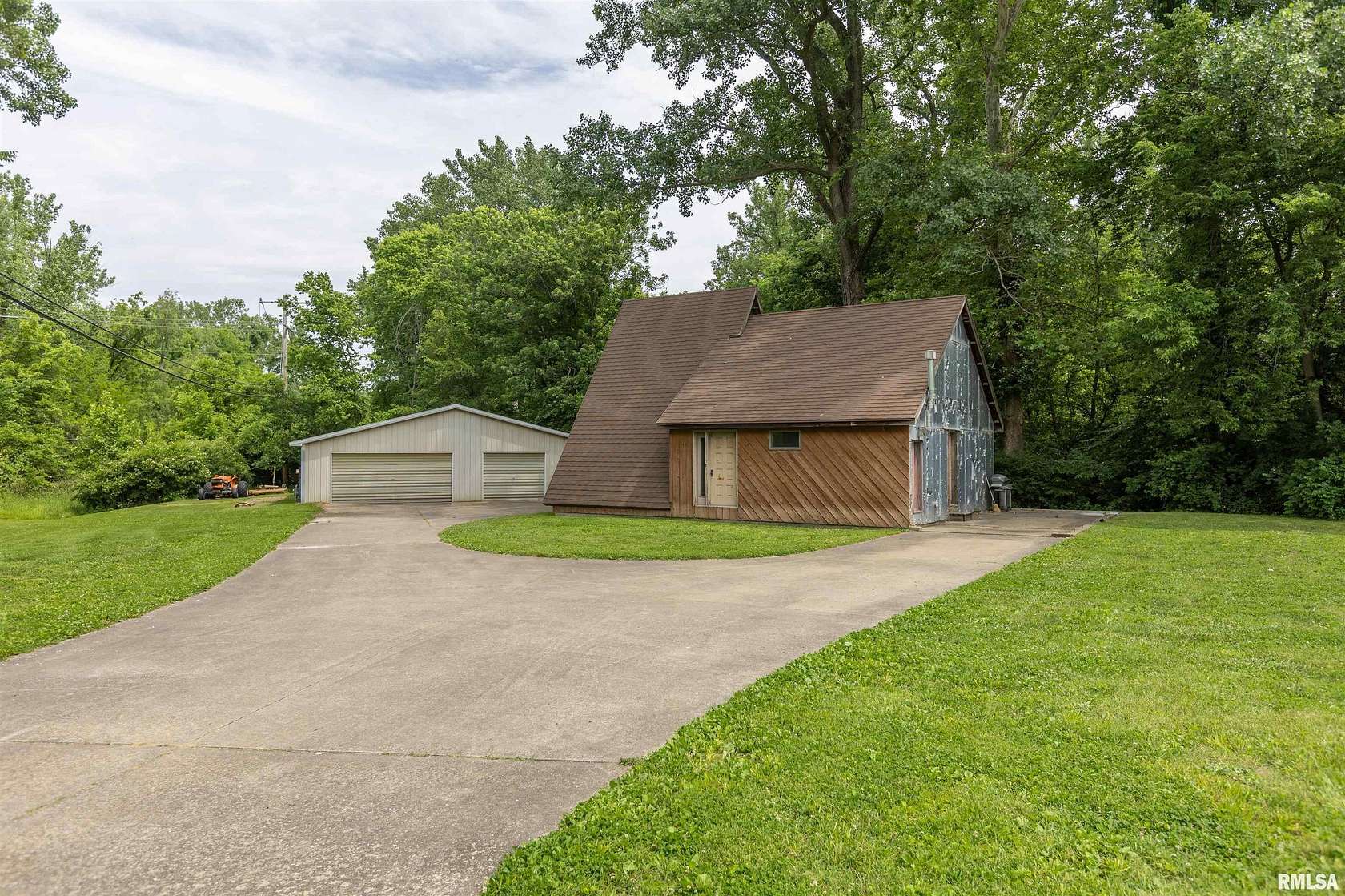 2.42 Acres of Land with Home for Sale in Quincy, Illinois