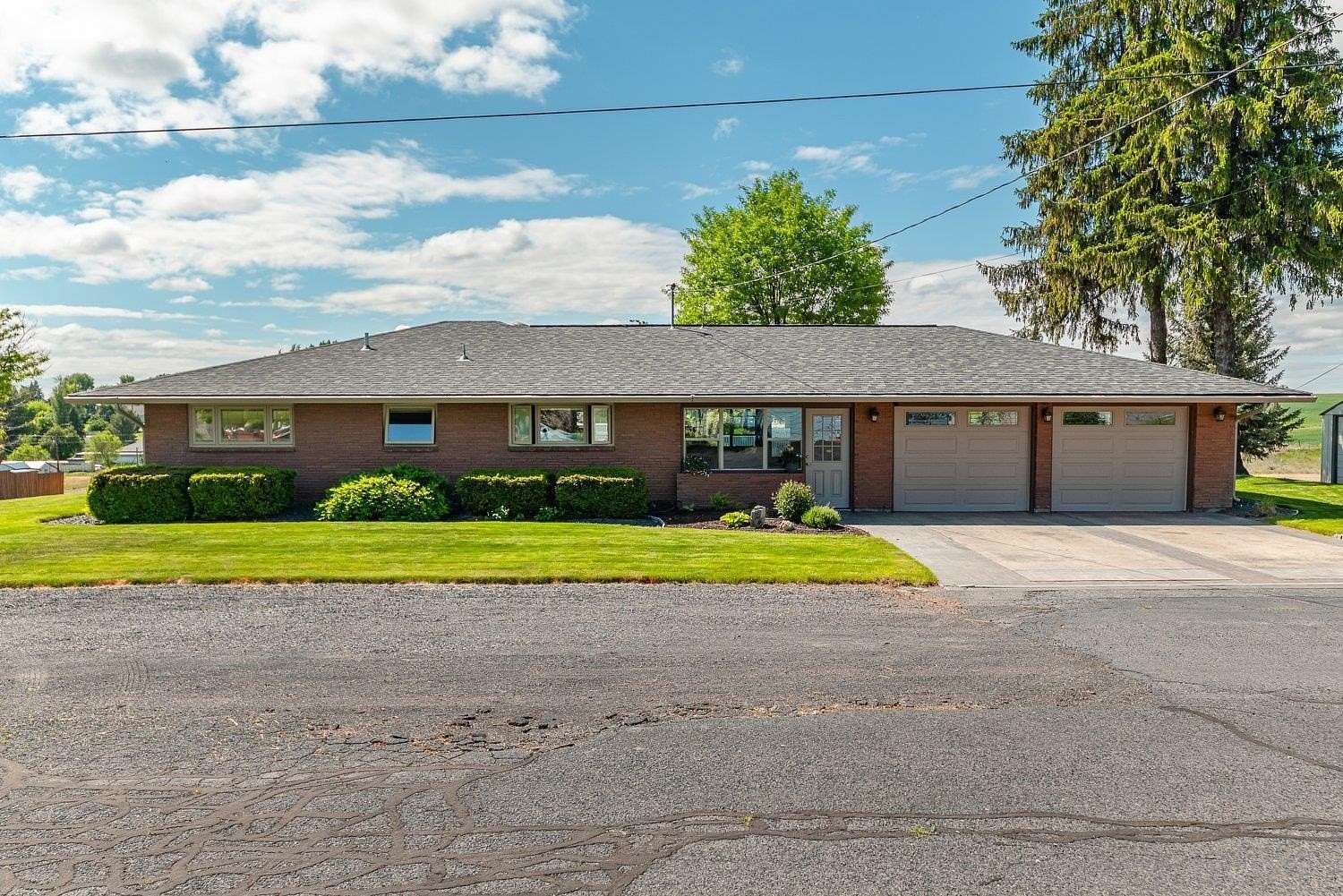 2.53 Acres of Land with Home for Sale in Almira, Washington