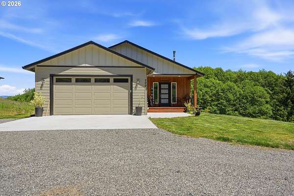 2 Acres of Land with Home for Sale in Castle Rock, Washington