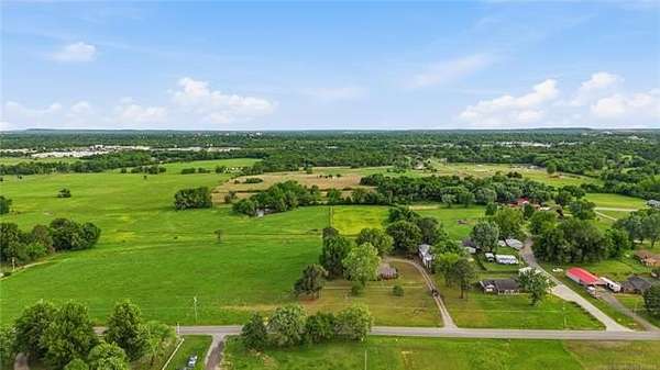 5.2 Acres of Land with Home for Sale in Muskogee, Oklahoma