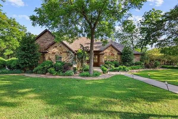12 Acres of Land with Home for Sale in Calera, Oklahoma