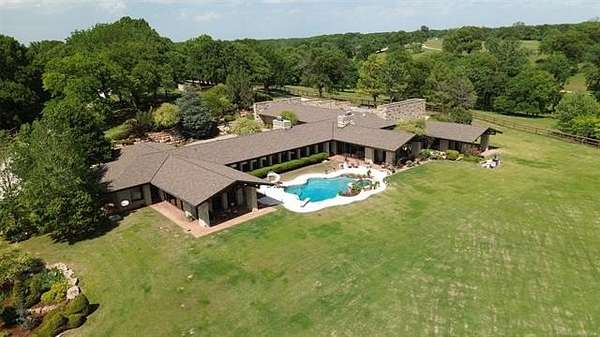 357 Acres of Land with Home for Sale in Coweta, Oklahoma