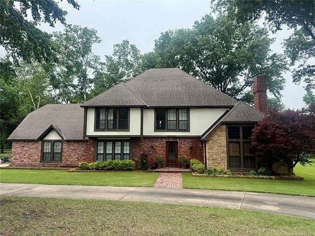 2.62 Acres of Land with Home for Sale in Muskogee, Oklahoma