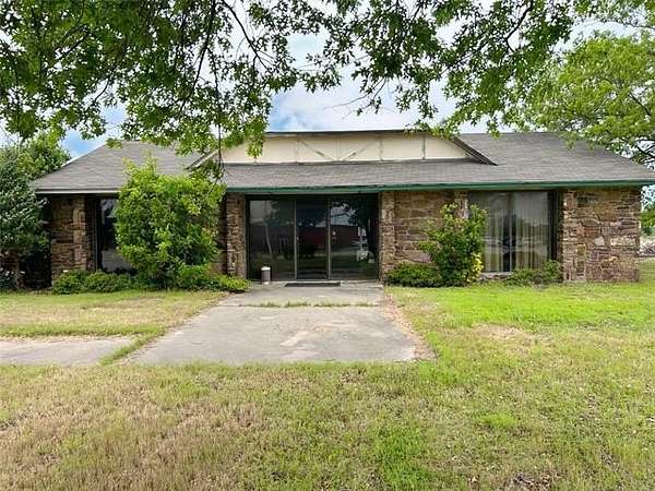 4.8 Acres of Improved Commercial Land for Sale in Morris, Oklahoma