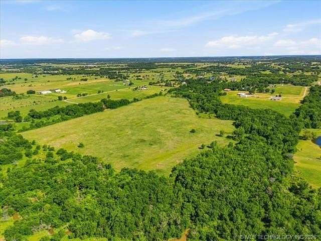 34 Acres of Land for Auction in Mounds, Oklahoma