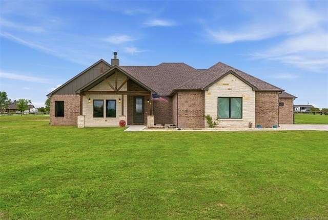 2 Acres of Land with Home for Sale in Skiatook, Oklahoma