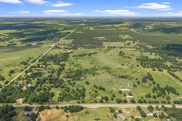 22 Acres of Recreational Land with Home for Sale in Loco, Oklahoma