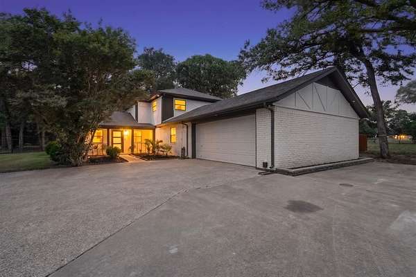 1.81 Acres of Land with Home for Sale in Double Oak, Texas