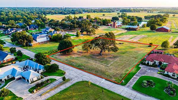 2.14 Acres of Residential Land for Sale in Corsicana, Texas