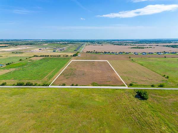 10 Acres of Land for Sale in Valley View, Texas