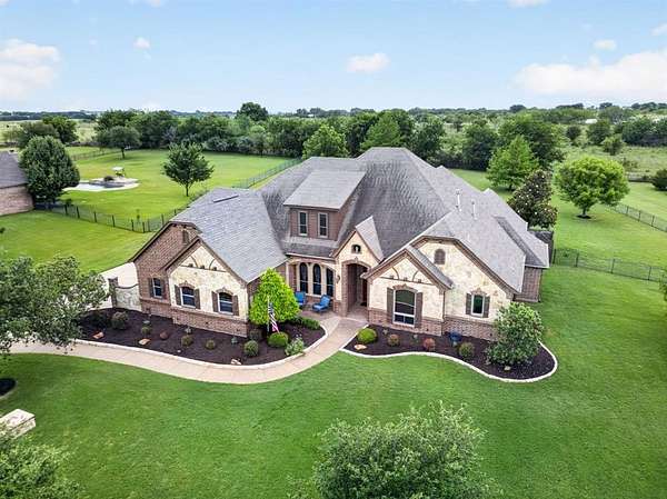 1.5 Acres of Land with Home for Sale in Fort Worth, Texas