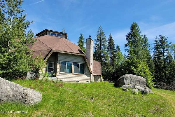 71 Acres of Land with Home for Sale in Bonners Ferry, Idaho