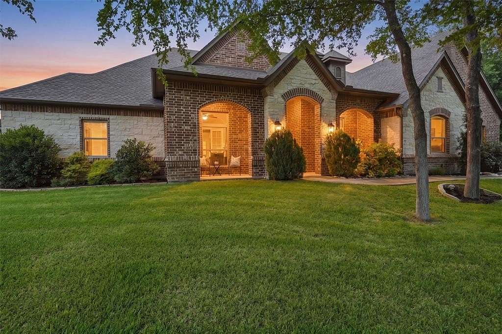 1.5 Acres of Land with Home for Sale in Fort Worth, Texas