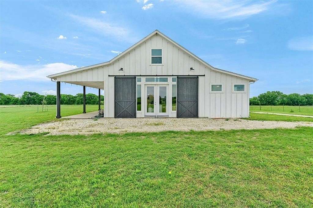 16.2 Acres of Recreational Land with Home for Sale in Whitewright, Texas
