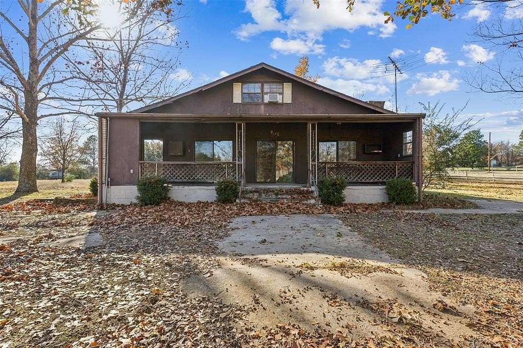 4 Acres of Land with Home for Lease in Cleburne, Texas
