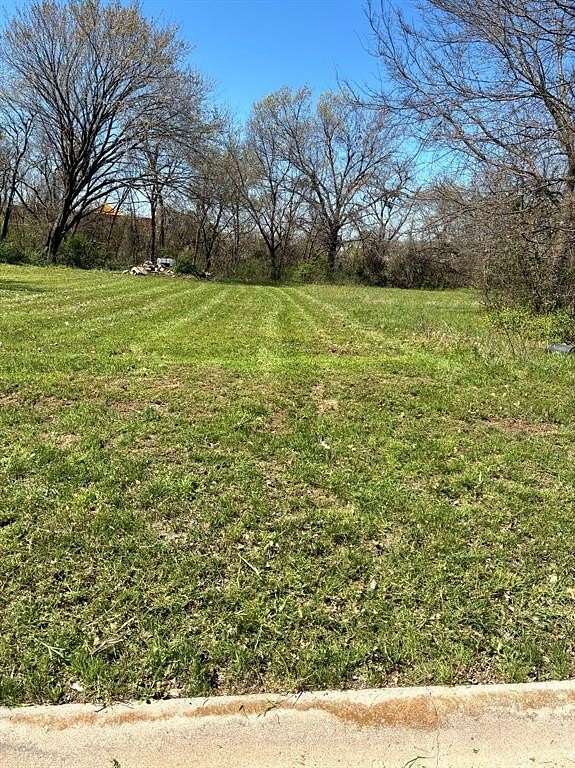 0.12 Acres of Mixed-Use Land for Sale in Gainesville, Texas
