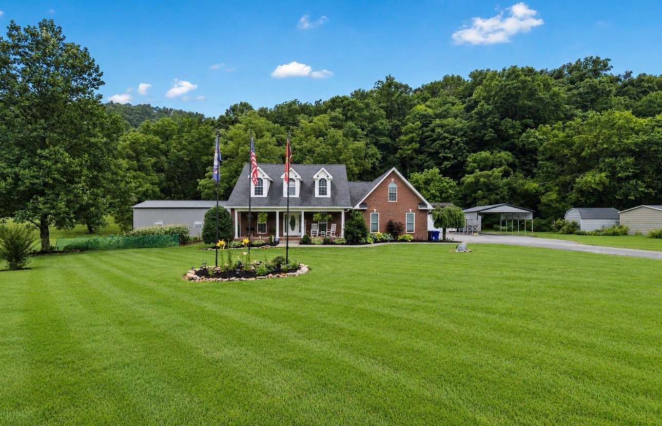 6 Acres of Land with Home for Sale in Bethpage, Tennessee