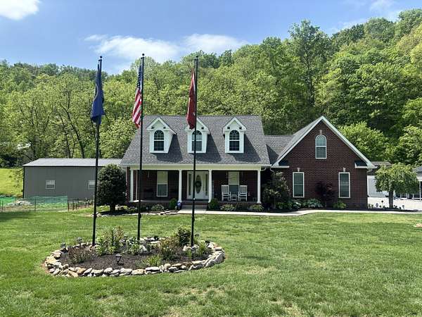 6 Acres of Land with Home for Sale in Bethpage, Tennessee