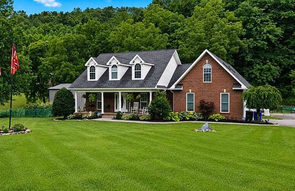 6 Acres of Land with Home for Sale in Bethpage, Tennessee