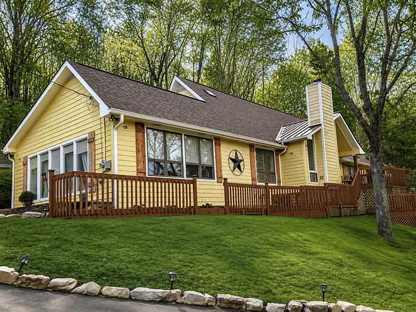 4.79 Acres of Land with Home for Sale in Franklin, Tennessee