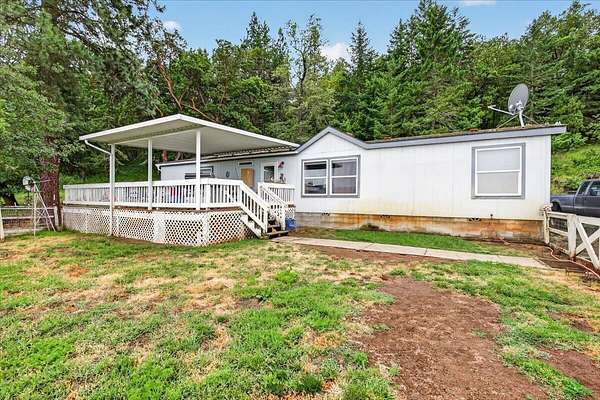 5.56 Acres of Land with Home for Sale in Eagle Point, Oregon