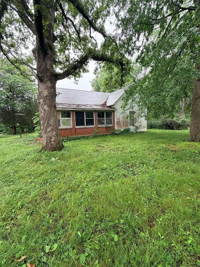 2 Acres of Land with Home for Sale in Madisonville, Kentucky