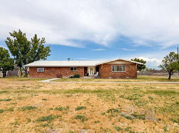 3 Acres of Land with Home for Sale in Ontario, Oregon