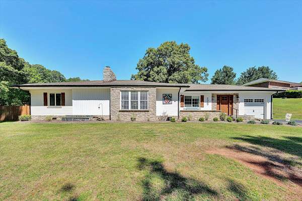 2.48 Acres of Land with Home for Sale in Hardy, Virginia