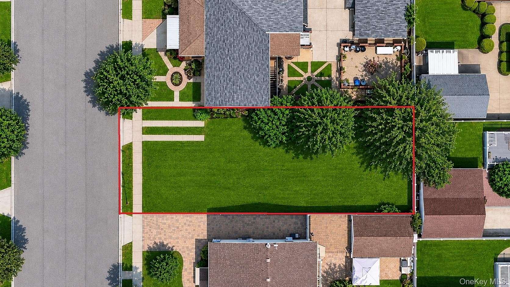 0.09 Acres of Residential Land for Sale in Mineola, New York