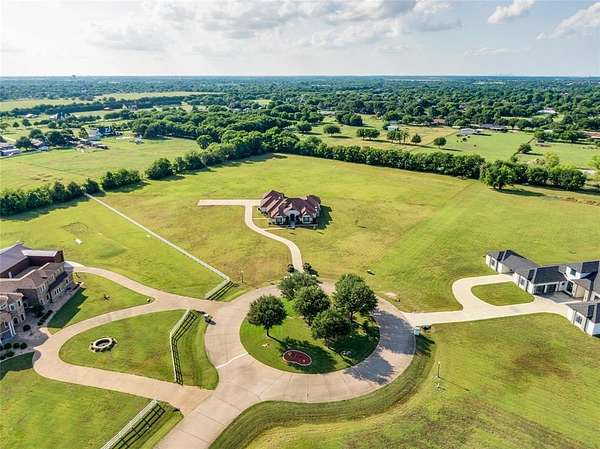 6.17 Acres of Land with Home for Sale in Red Oak, Texas