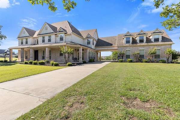 3.63 Acres of Land with Home for Sale in Fort Worth, Texas