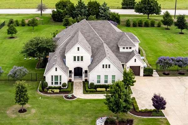 1.5 Acres of Land with Home for Sale in Lucas, Texas