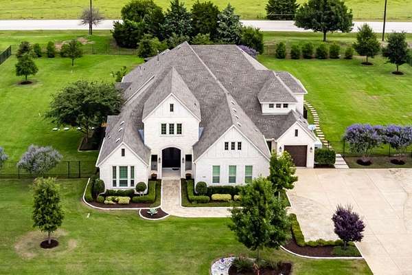 1.5 Acres of Land with Home for Sale in Lucas, Texas