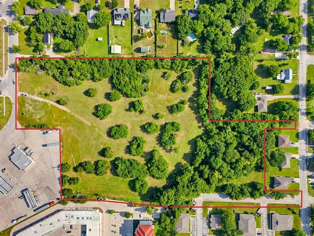 10.2 Acres of Mixed-Use Land for Sale in Decatur, Texas
