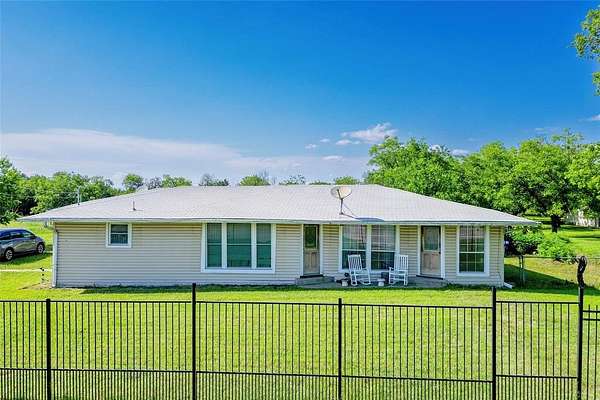 4.53 Acres of Land with Home for Sale in Marlin, Texas