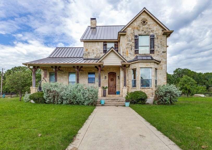 29.5 Acres of Land with Home for Sale in Combine, Texas