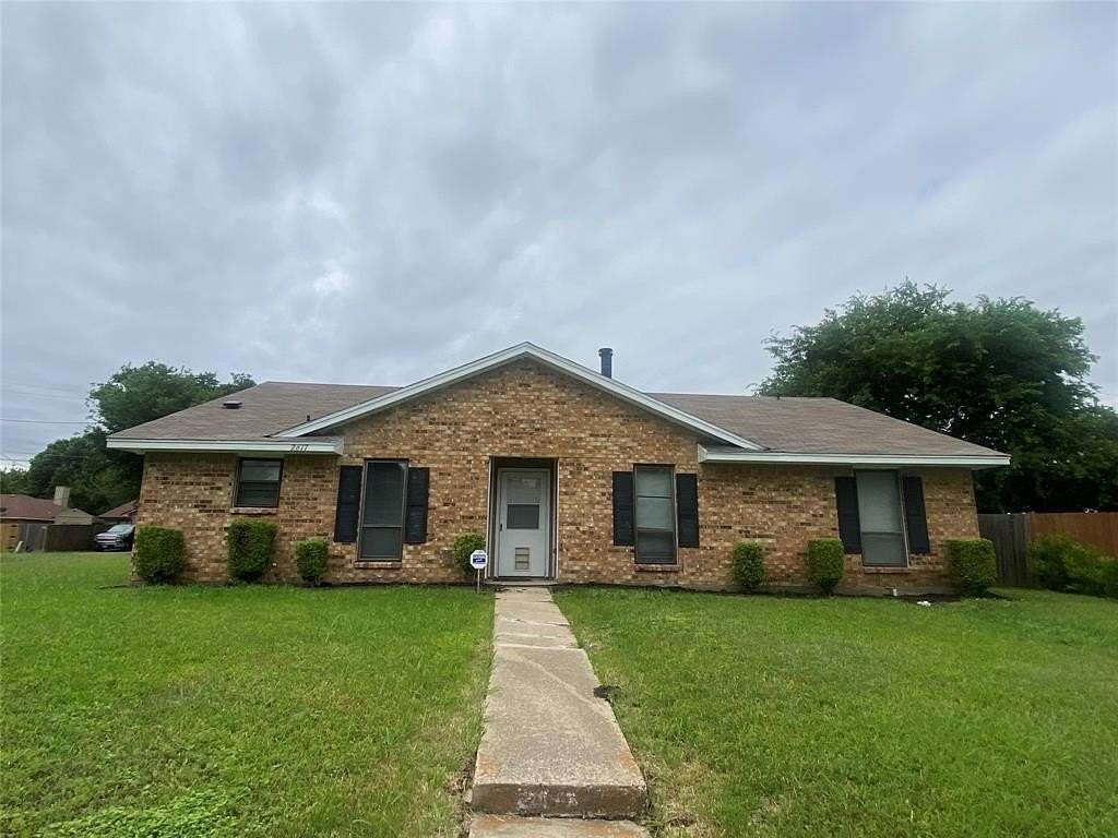 2 Acres of Land with Home for Lease in Lancaster, Texas