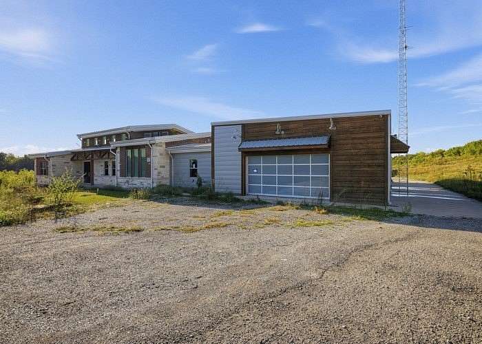11 Acres of Land with Home for Auction in Van Alstyne, Texas