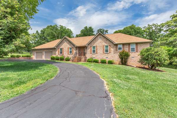 4.59 Acres of Land with Home for Sale in Columbia, Tennessee