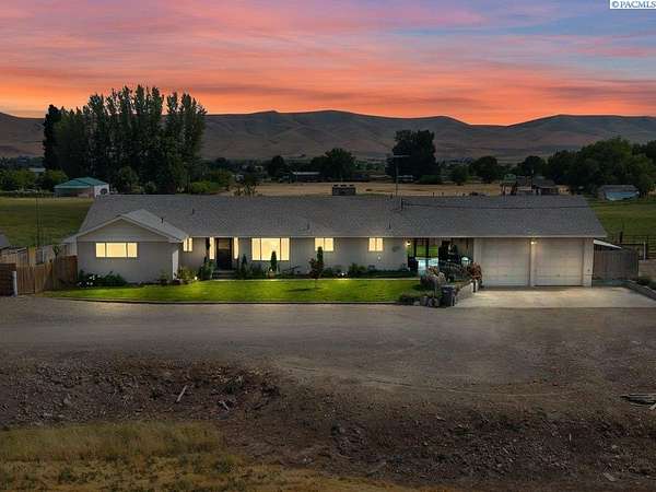 7.59 Acres of Land with Home for Sale in Grandview, Washington
