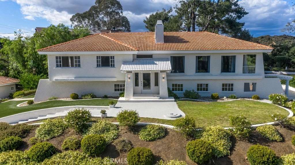 1.53 Acres of Land with Home for Sale in Calabasas, California